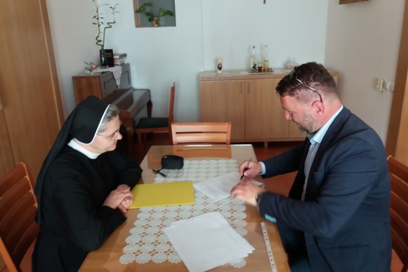 Potpisan ugovor za korištenje Torkula u Babini kao muzeja bl. Marije Propetoga Isusa Petković Potpisan ugovor za korištenje Torkula u Babini kao muzeja bl. Marije Propetoga Isusa Petković