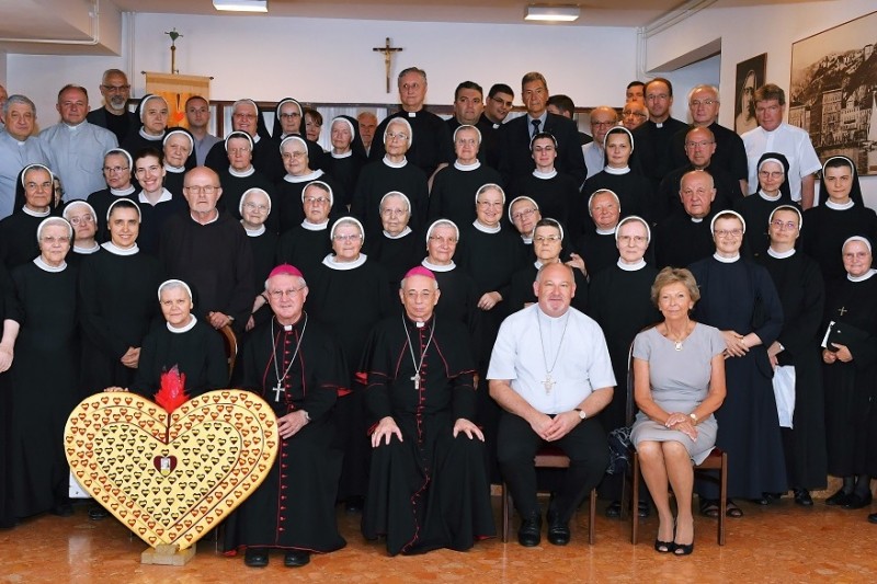 Proslavljena 120. godišnjica od utemeljenja Družbe sestara Presvetog Srca Isusova Proslavljena 120. godišnjica od utemeljenja Družbe sestara Presvetog Srca Isusova