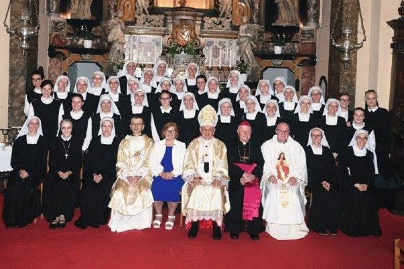 Kanonski priznato javno vjerničko društvo „Omnia Deo – sve Bogu” Kanonski priznato javno vjerničko društvo „Omnia Deo – sve Bogu”