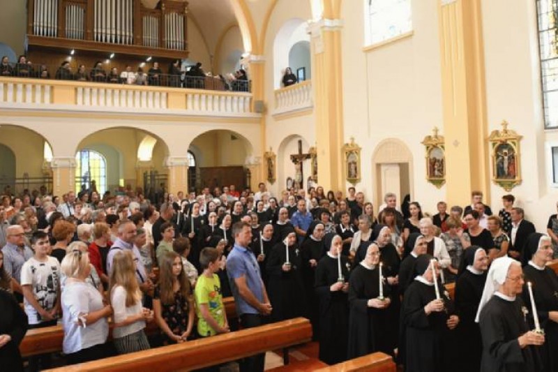Proslava zlatnog jubileja 15 milosrdnih sestara sv. Križa Proslava zlatnog jubileja 15 milosrdnih sestara sv. Križa