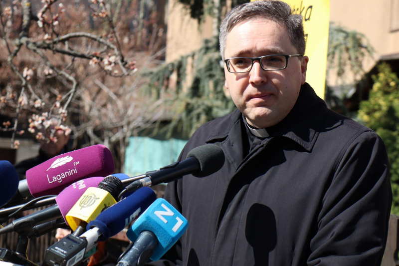 Biti isusovac: radosno živjeti predanje Biti isusovac: radosno živjeti predanje
