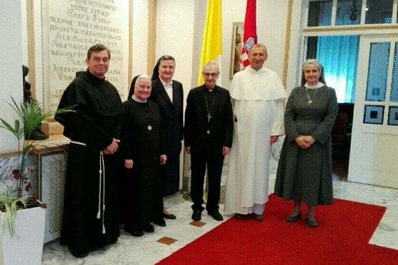 Susret članova Vijeća Hrvatske redovničke konferencije s apostolskim nuncijem u Republici Hrvatskoj Susret članova Vijeća Hrvatske redovničke konferencije s apostolskim nuncijem u Republici Hrvatskoj