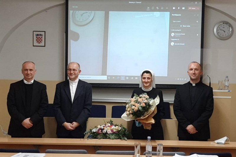 Sestra Janjka Mazić obranila doktorski rad Sestra Janjka Mazić obranila doktorski rad