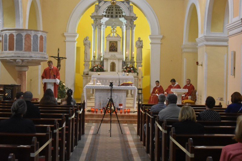 Spomen 13 ubijenih svećenika i redovnika Biokovskoga dekanata u II. svjetskom ratu Spomen 13 ubijenih svećenika i redovnika Biokovskoga dekanata u II. svjetskom ratu