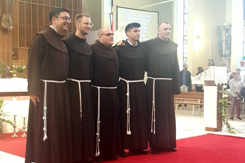 Svečano zavjetovanje petorice franjevaca Hrvatske franjevačke provincije sv. Ćirila i Metoda Svečano zavjetovanje petorice franjevaca Hrvatske franjevačke provincije sv. Ćirila i Metoda