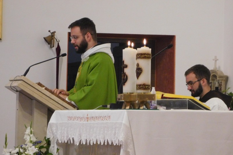 Mladomisnik o. Marko od Duha Svetoga kod svojih sestara Mladomisnik o. Marko od Duha Svetoga kod svojih sestara