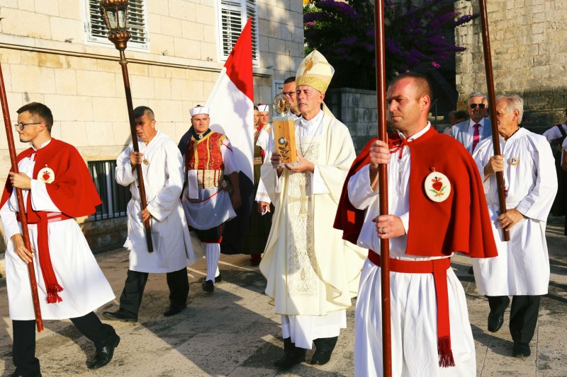 Mons. Lingua predvodio proslavu blagdana bl. Marije Propetoga u Blatu Mons. Lingua predvodio proslavu blagdana bl. Marije Propetoga u Blatu