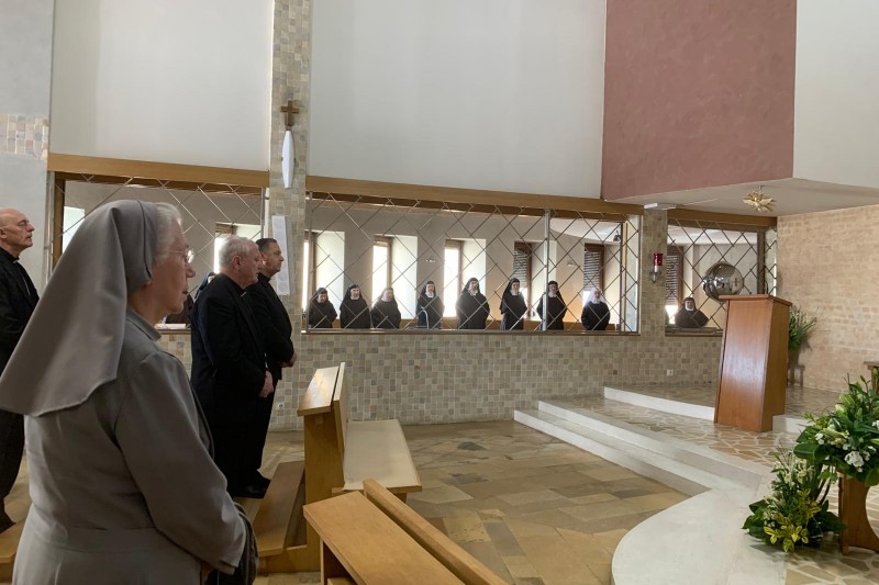 Dikasterij za ustanove posvećenog života i družbe apostolskog života Dikasterij za ustanove posvećenog života i družbe apostolskog života