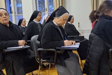 Predavanje o Sinodi milosrdnim sestrama Svetoga Križa