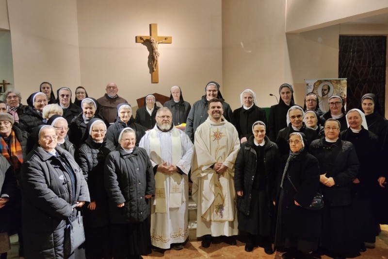 Redovnici i redovnice obilježili Dan posvećenoga života u Osijeku i Đakovu Redovnici i redovnice obilježili Dan posvećenoga života u Osijeku i Đakovu