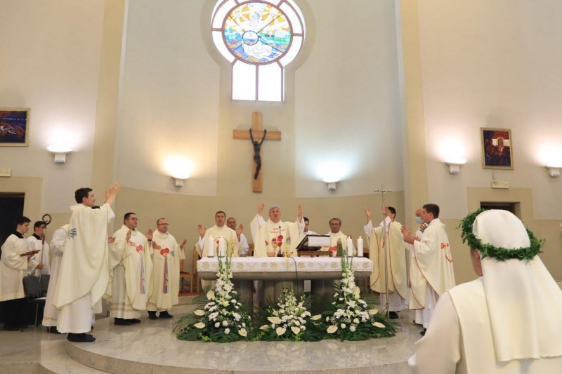 Svečani zavjeti s. Ivane Perković iz Družbe sestara Milosrdnog Isusa Svečani zavjeti s. Ivane Perković iz Družbe sestara Milosrdnog Isusa